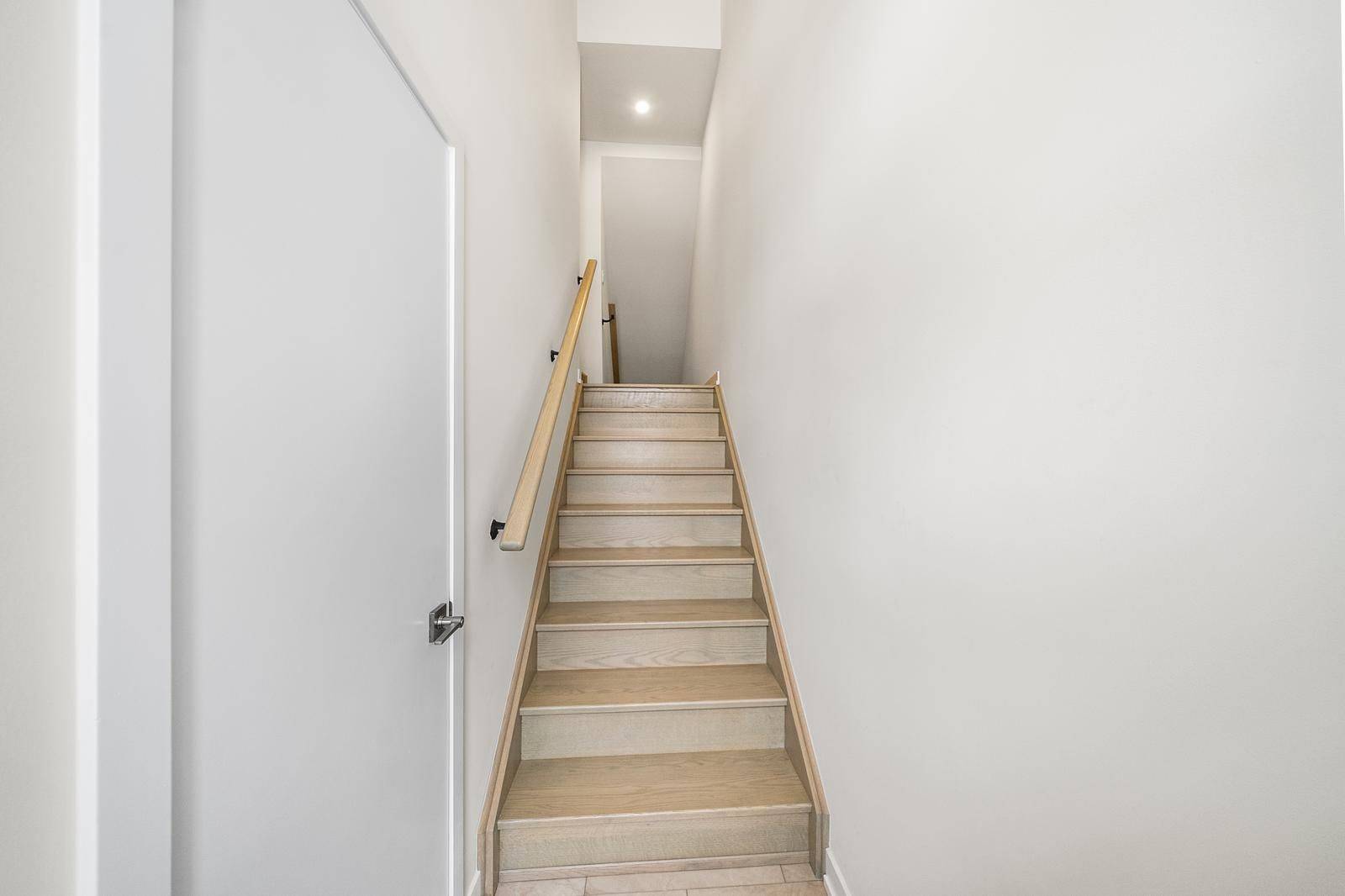 Oakville, ON L6M 5R3,1354 Kaniv ST