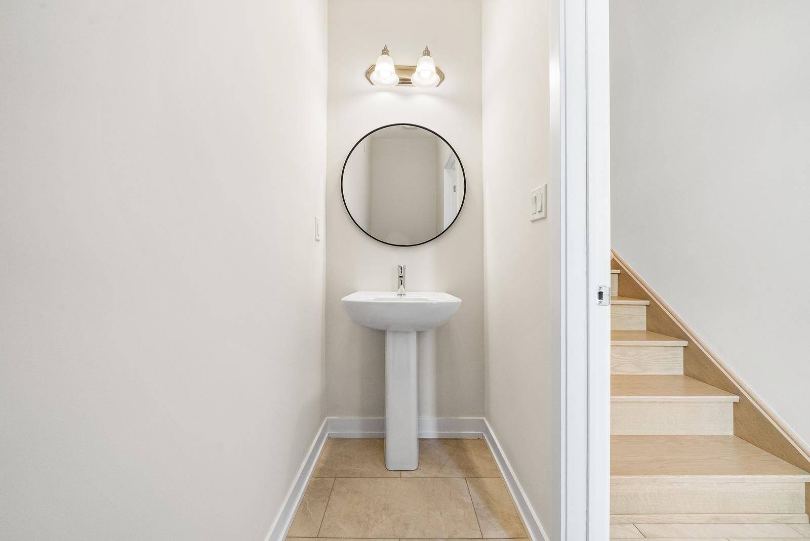 Oakville, ON L6M 5R3,1354 Kaniv ST