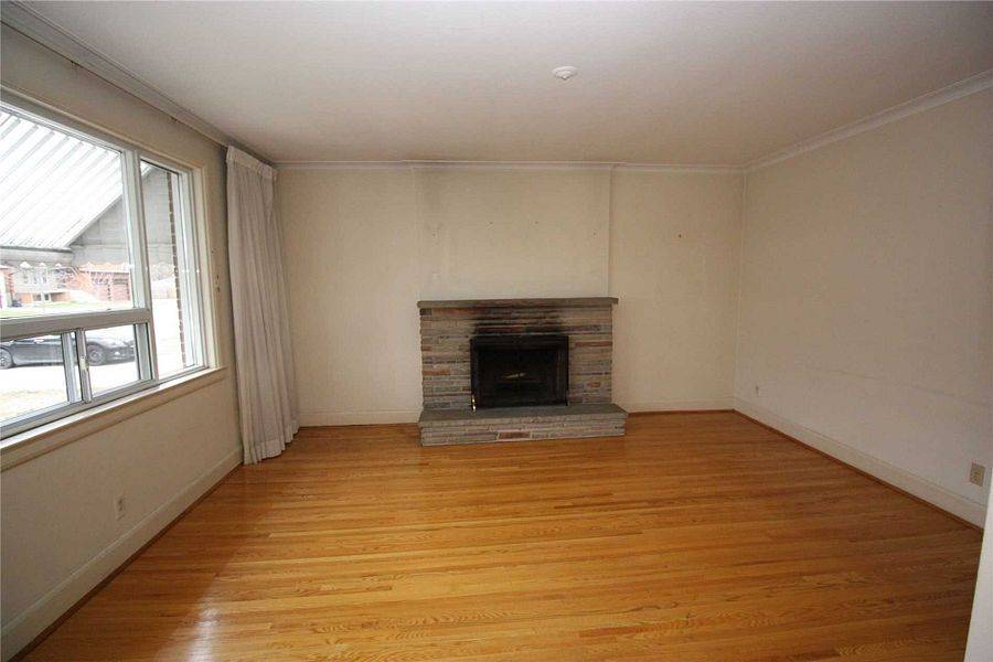 Toronto W08, ON M9B 4H9,123 Ashbourne DR