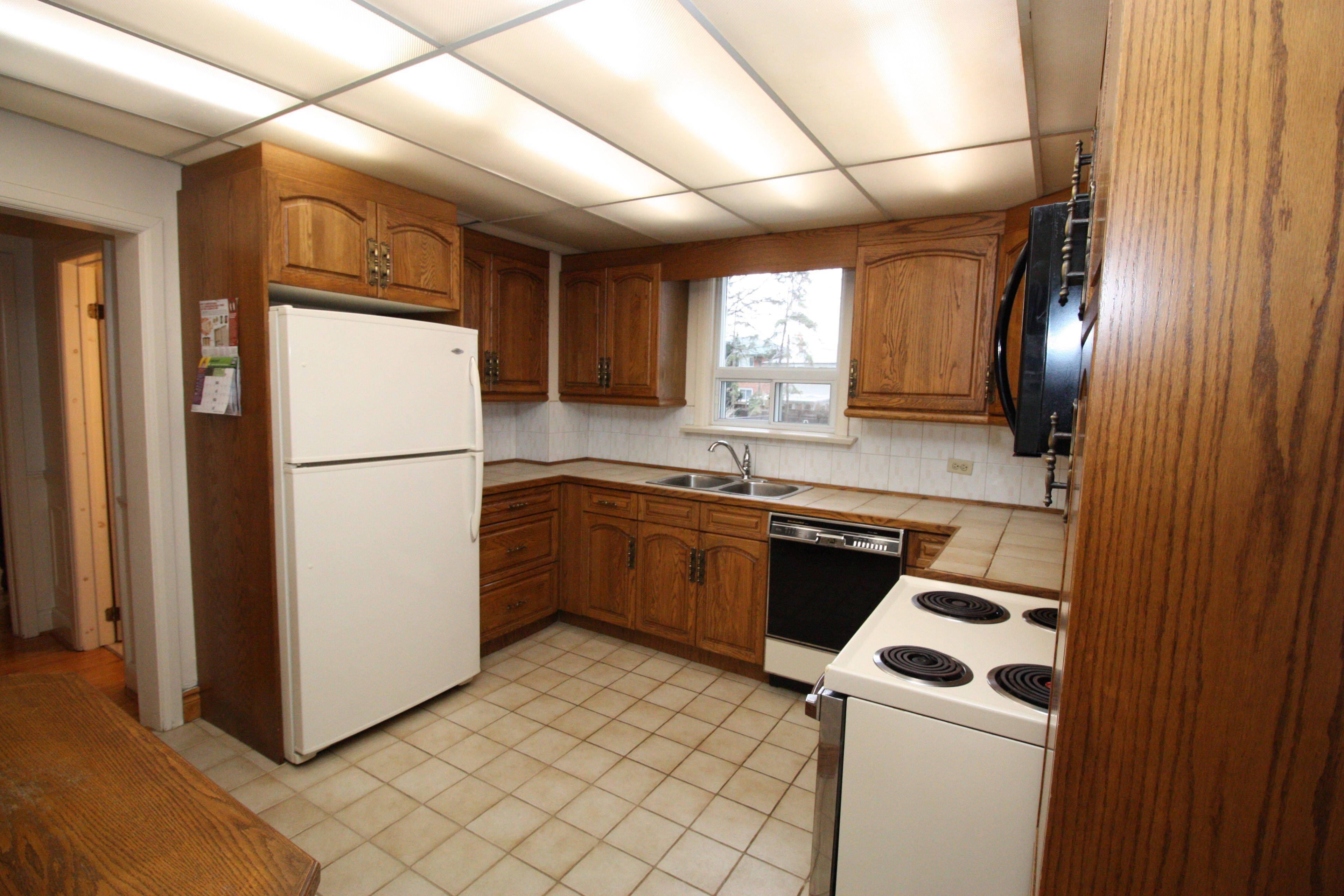 Toronto W08, ON M9B 4H9,123 Ashbourne DR