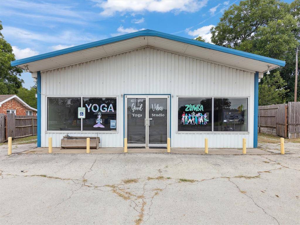 Bowie, TX 76230,413 E Wise Street