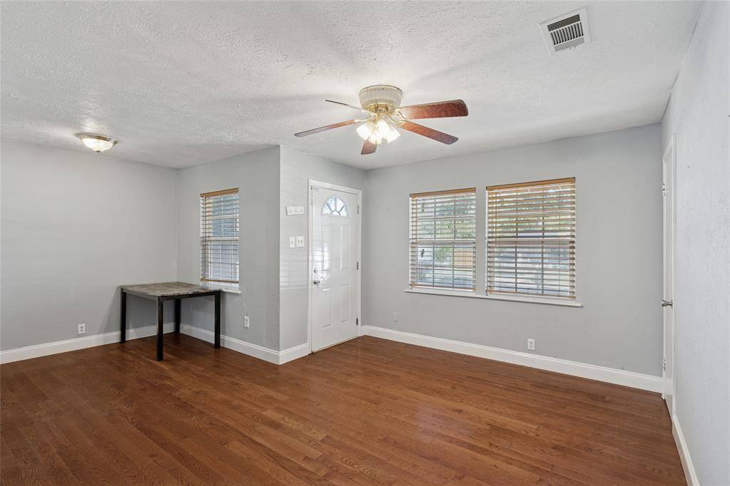 Arlington, TX 76010,1304 E Lovers Lane