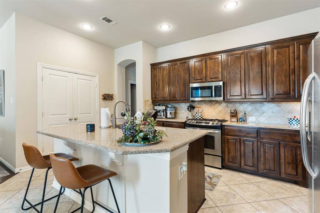 2844 Lacompte Drive, Dallas, TX 75227