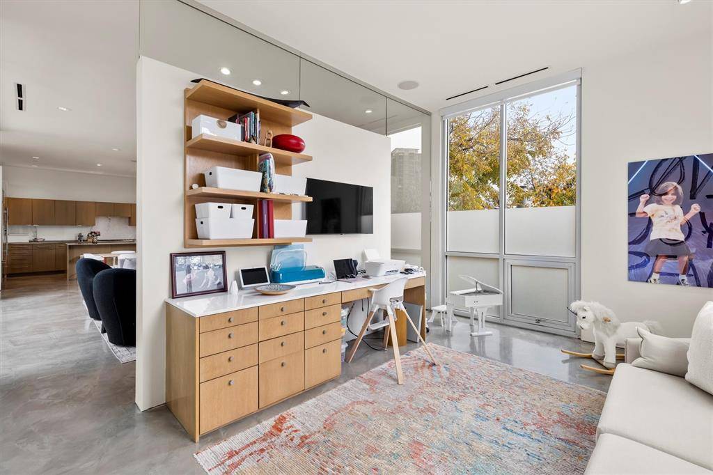 Dallas, TX 75219,3740 Holland Avenue #3B