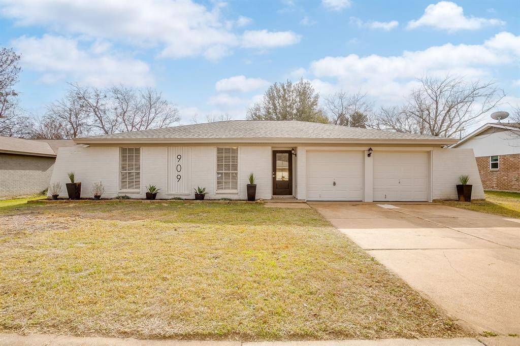 Burleson, TX 76028,909 Jayellen Court