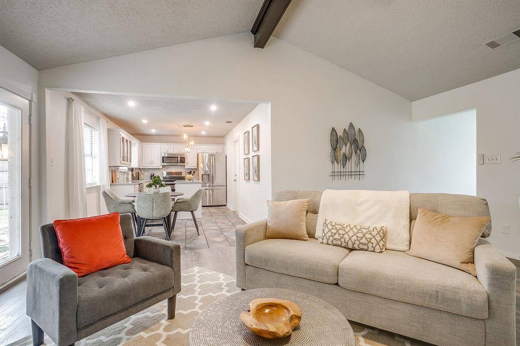 Burleson, TX 76028,909 Jayellen Court