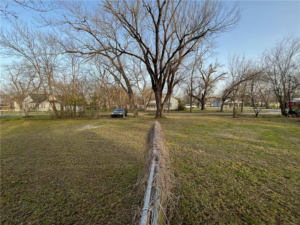 Groesbeck, TX 76642,211 E Trinity Street