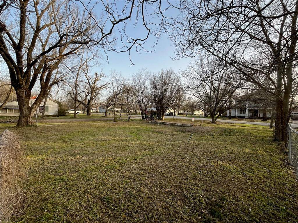 Groesbeck, TX 76642,211 E Trinity Street