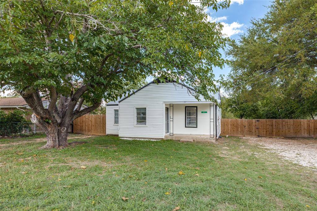 Azle, TX 76020,217 Ridgeway Avenue