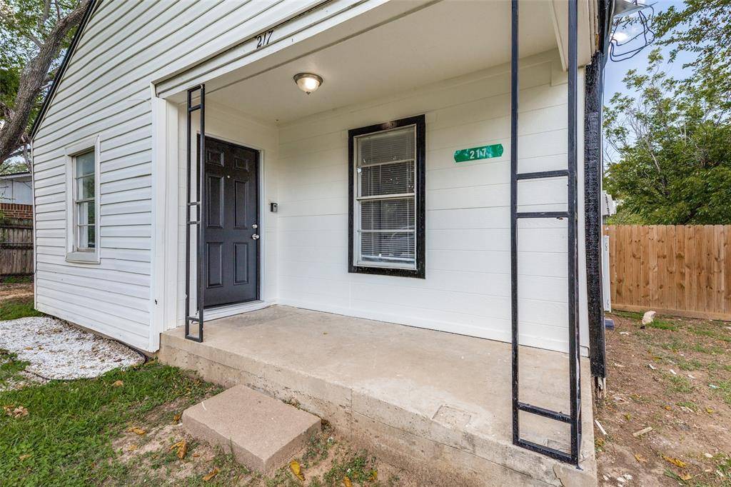 Azle, TX 76020,217 Ridgeway Avenue