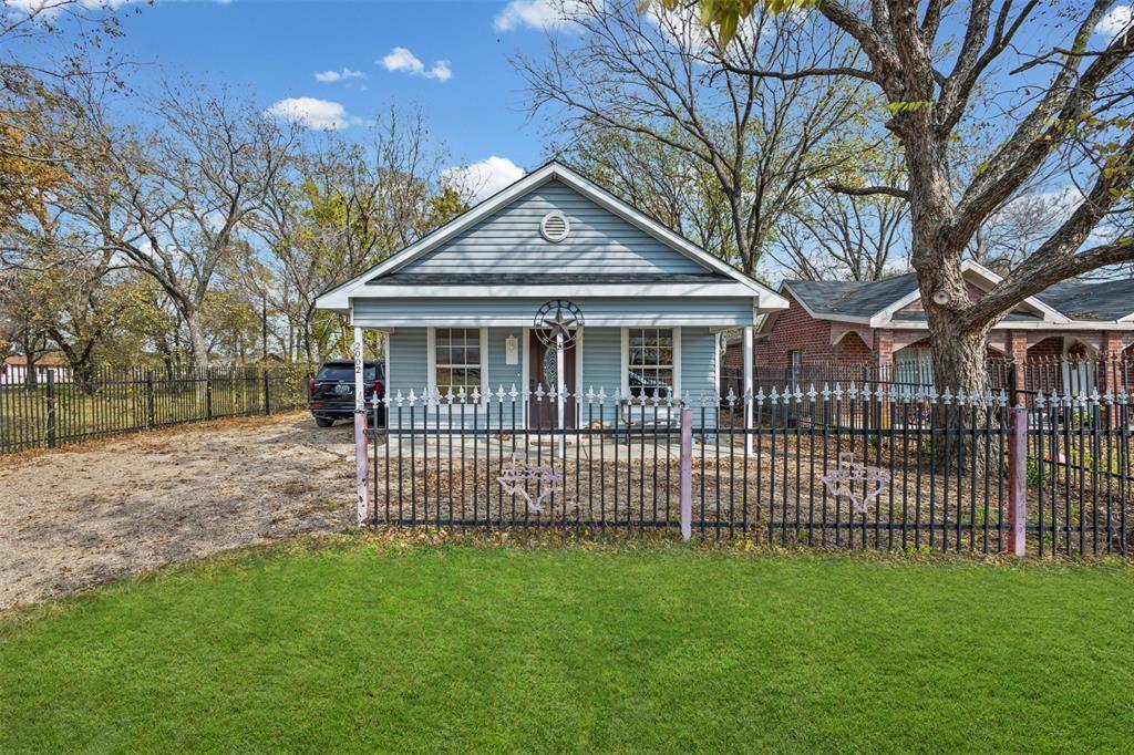 Ennis, TX 75119,2002 NE Main Street