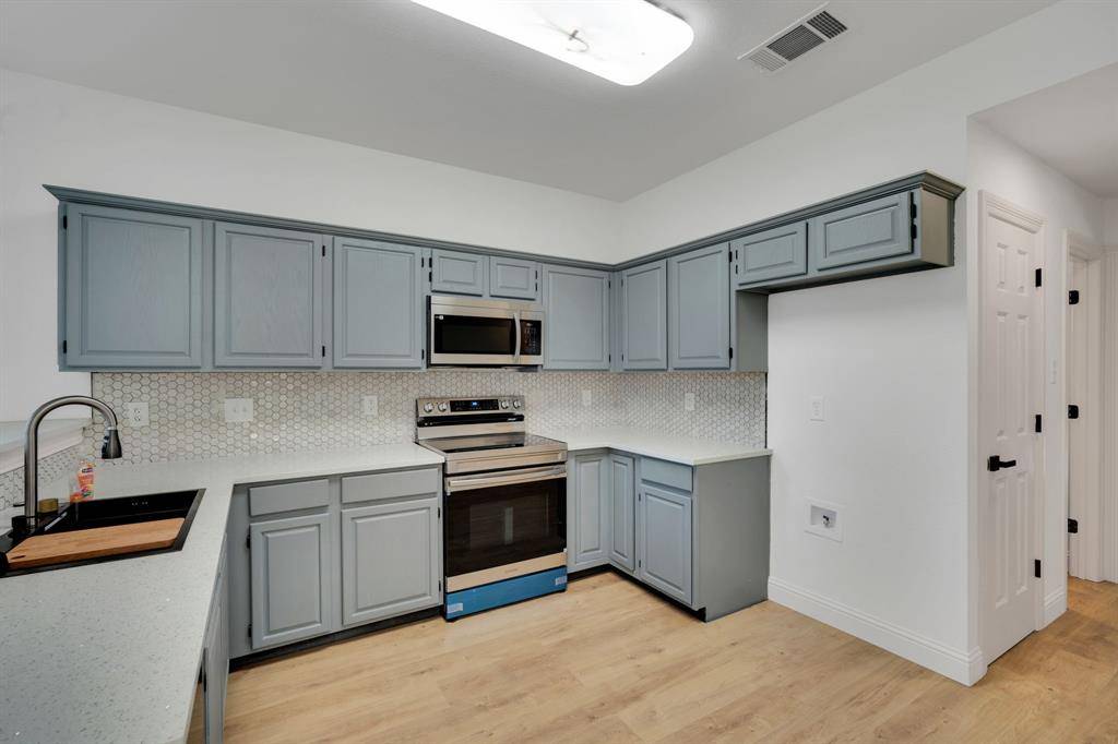 Fort Worth, TX 76133,7609 Grassland Drive