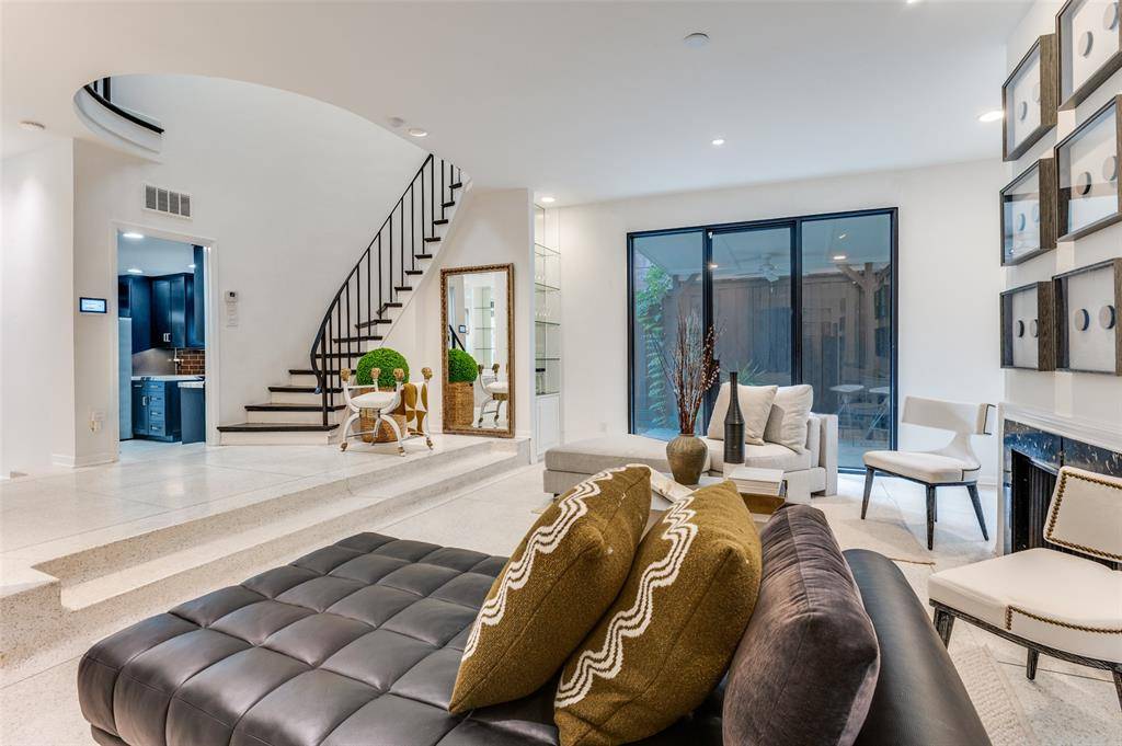 Dallas, TX 75219,3717 Prescott Avenue