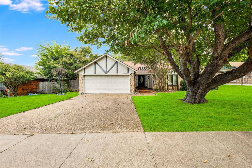 Benbrook, TX 76126,105 LAKEWAY Drive