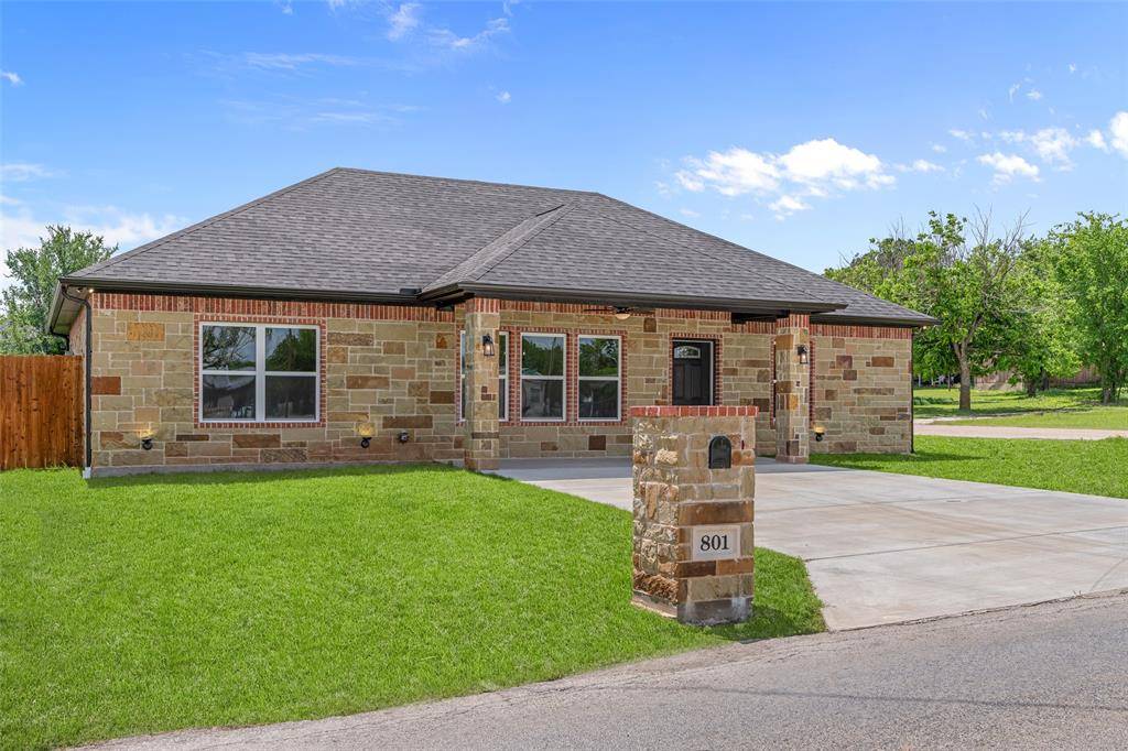 Granbury, TX 76048,801 Comanche Cove Drive