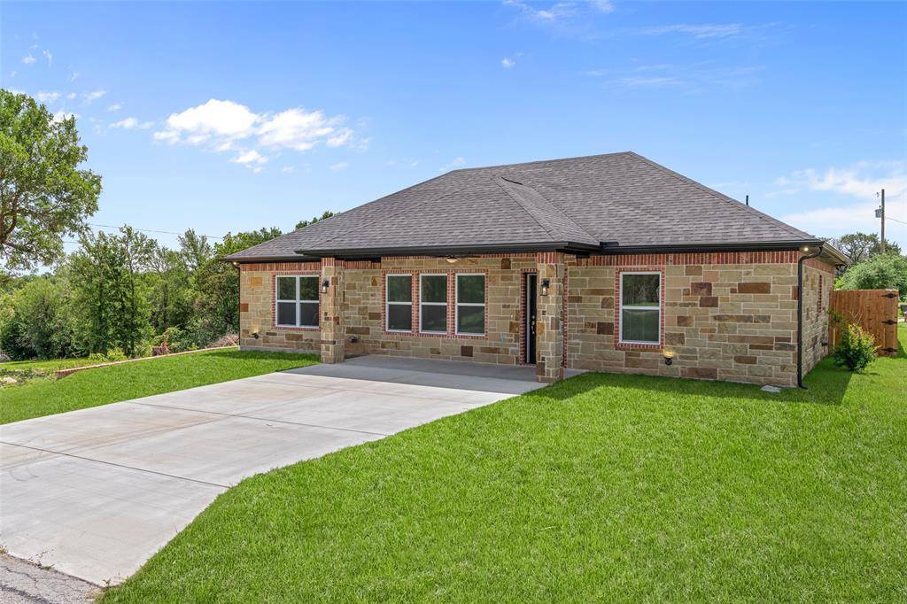 Granbury, TX 76048,801 Comanche Cove Drive