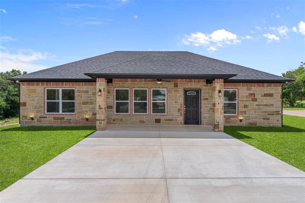 Granbury, TX 76048,801 Comanche Cove Drive