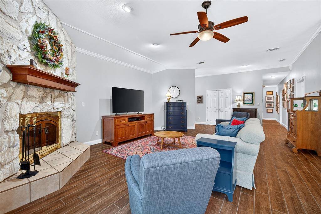 Gainesville, TX 76240,115 E Kiowa Drive