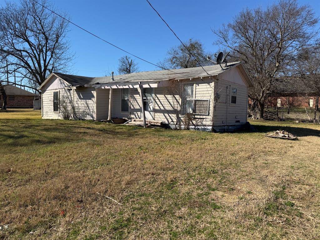 529 Poplar Street, Italy, TX 76651