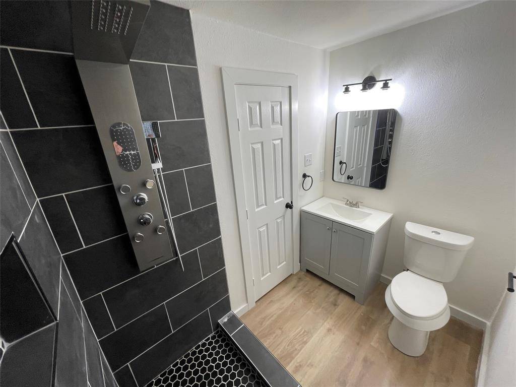 Lacy Lakeview, TX 76705,1005 E Craven Avenue