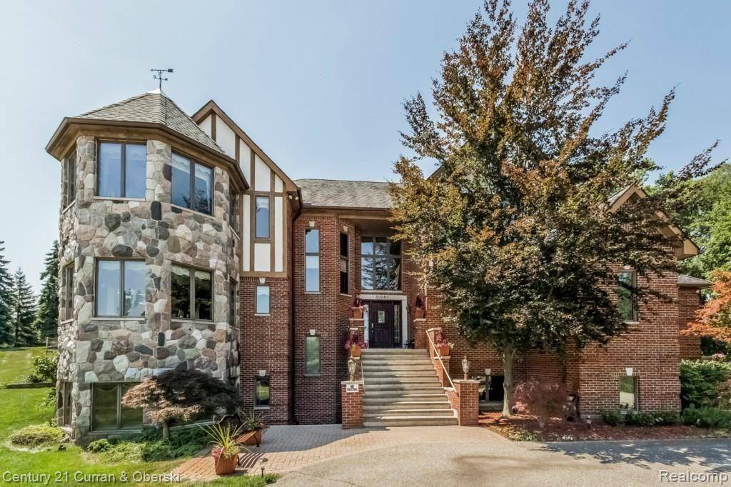 Farmington Hills, MI 48331,31085 ESTATE WOODS CT