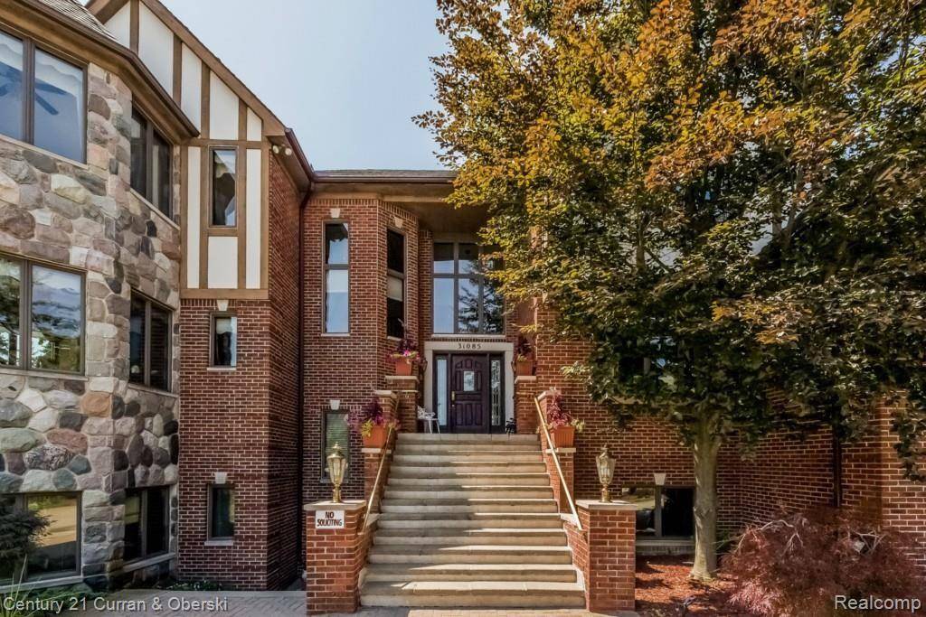 Farmington Hills, MI 48331,31085 ESTATE WOODS CT