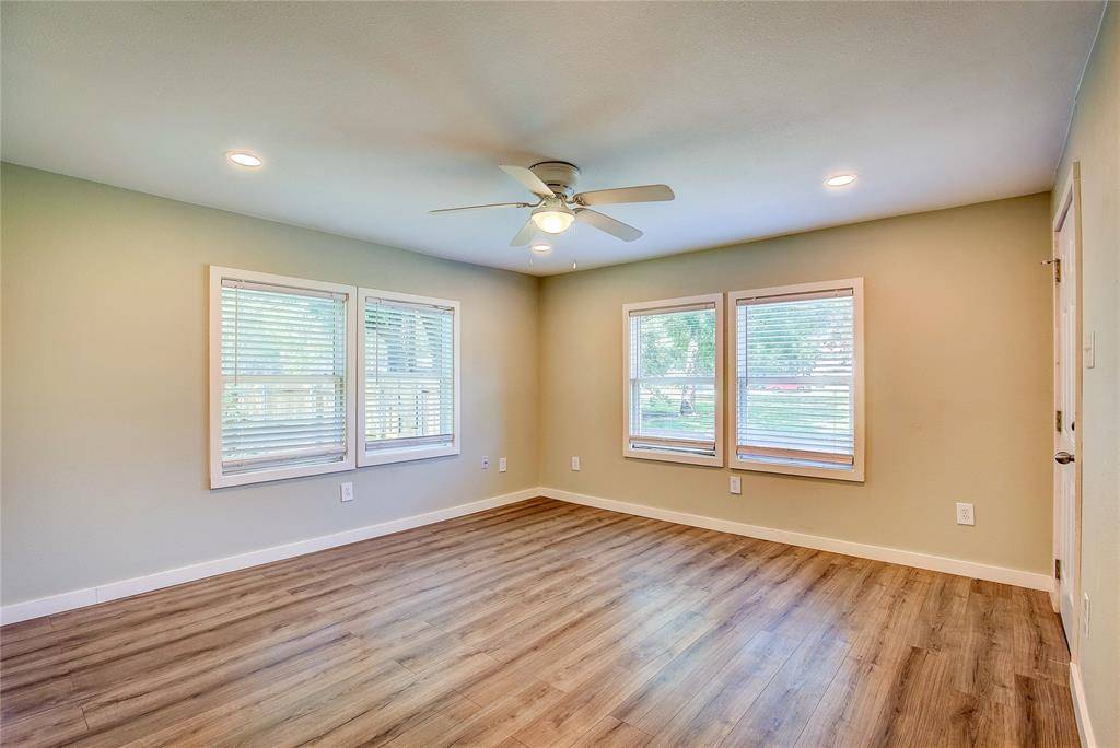 Bonham, TX 75418,911 S 4th Street