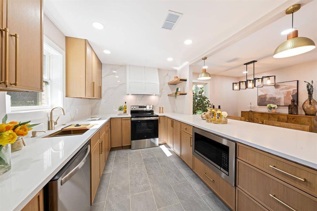 Dallas, TX 75218,10528 Swallow Lane