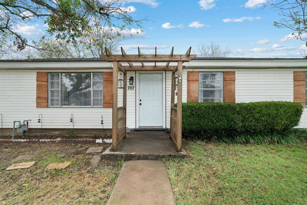 Weatherford, TX 76086,707 N Walnut Street
