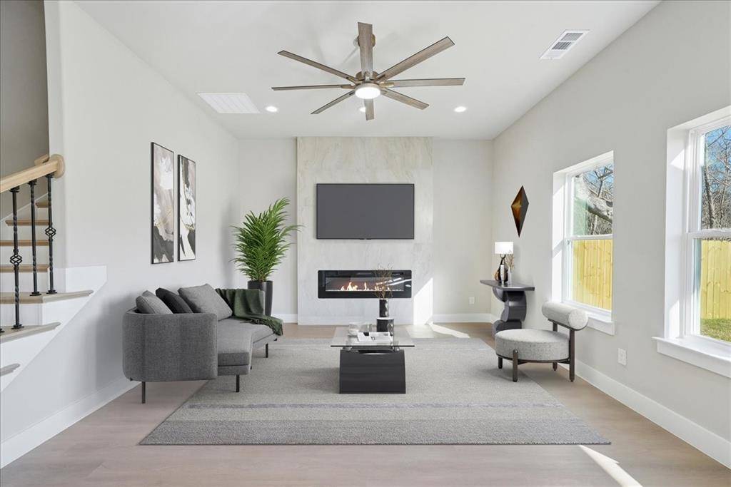 Waxahachie, TX 75165,113 Church Street