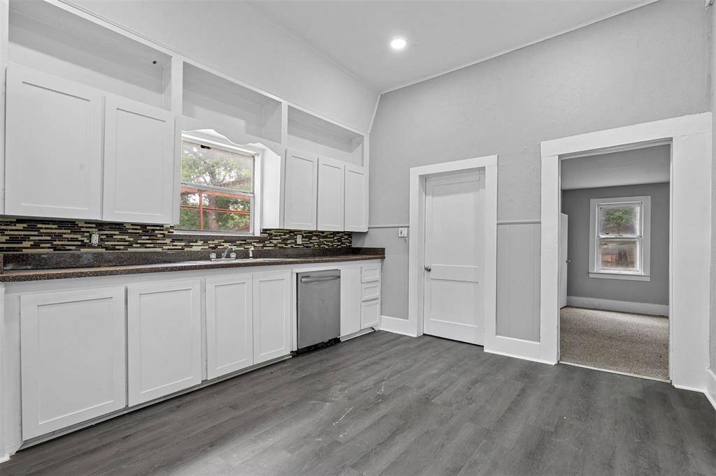 Cleburne, TX 76031,707 S Robinson Street