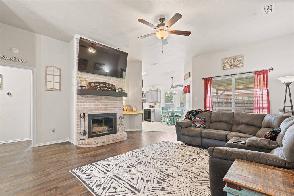 Cleburne, TX 76033,1404 Hyde Park Boulevard