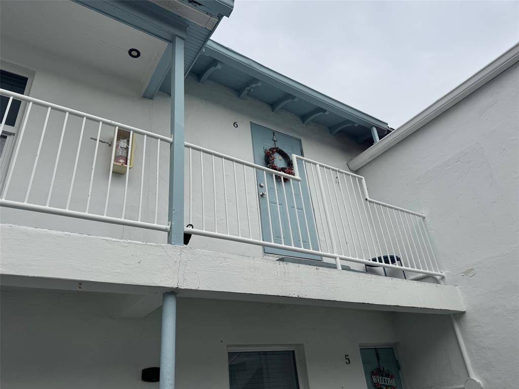 Miami Beach, FL 33141,7910 Abbott Ave #6