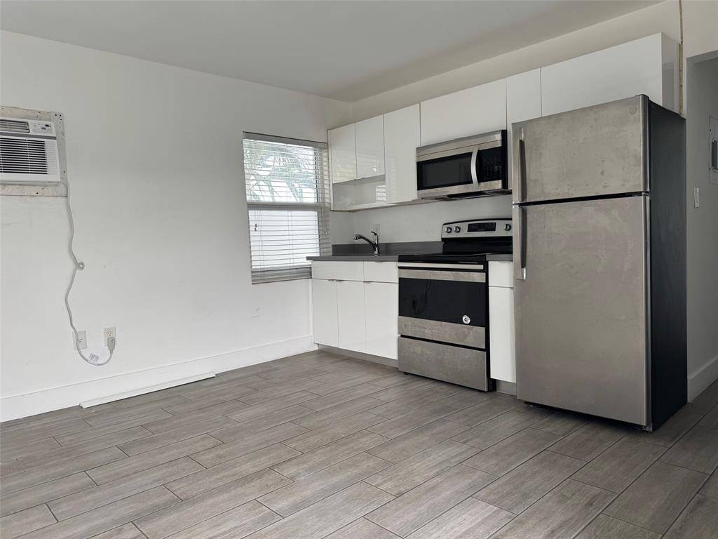 Miami Beach, FL 33141,7910 Abbott Ave #6