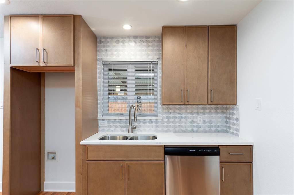 Dallas, TX 75211,1241 Stevens Ridge Drive