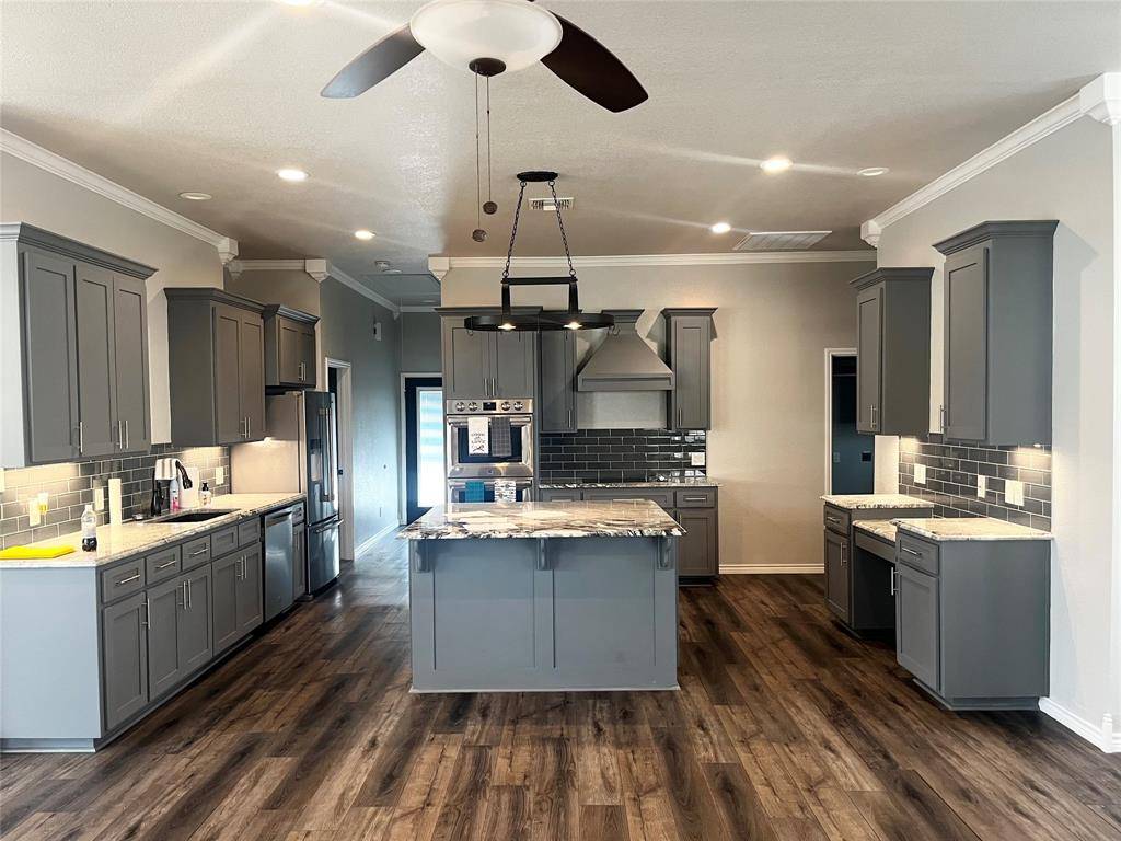 Mexia, TX 76667,706 E Palestine