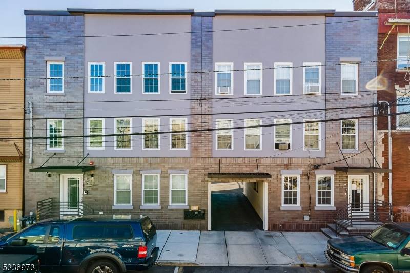 Harrison Town, NJ 07029,17 Cleveland Ave