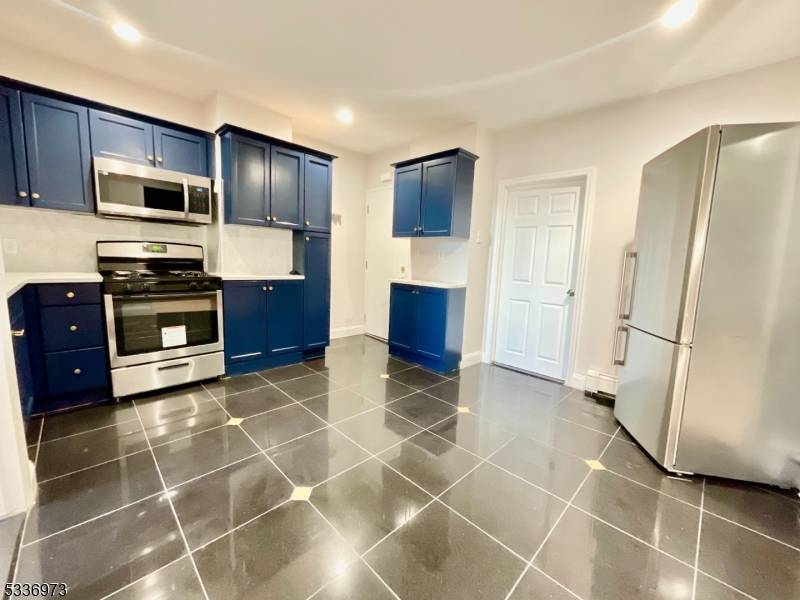 Harrison Town, NJ 07029,17 Cleveland Ave