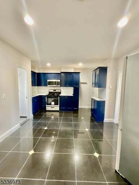 Harrison Town, NJ 07029,17 Cleveland Ave