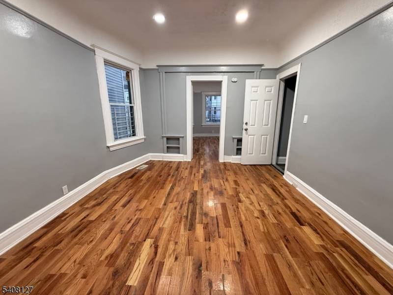 East Orange City, NJ 07017,44 N 16Th St