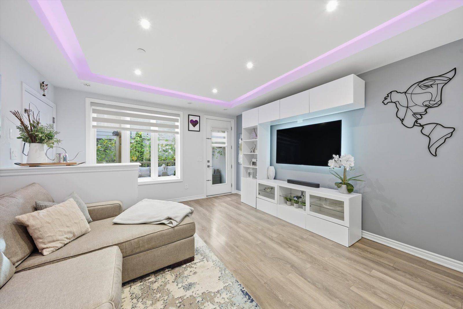 Toronto W06, ON M8W 0B9,95 Eastwood Park GDNS #21