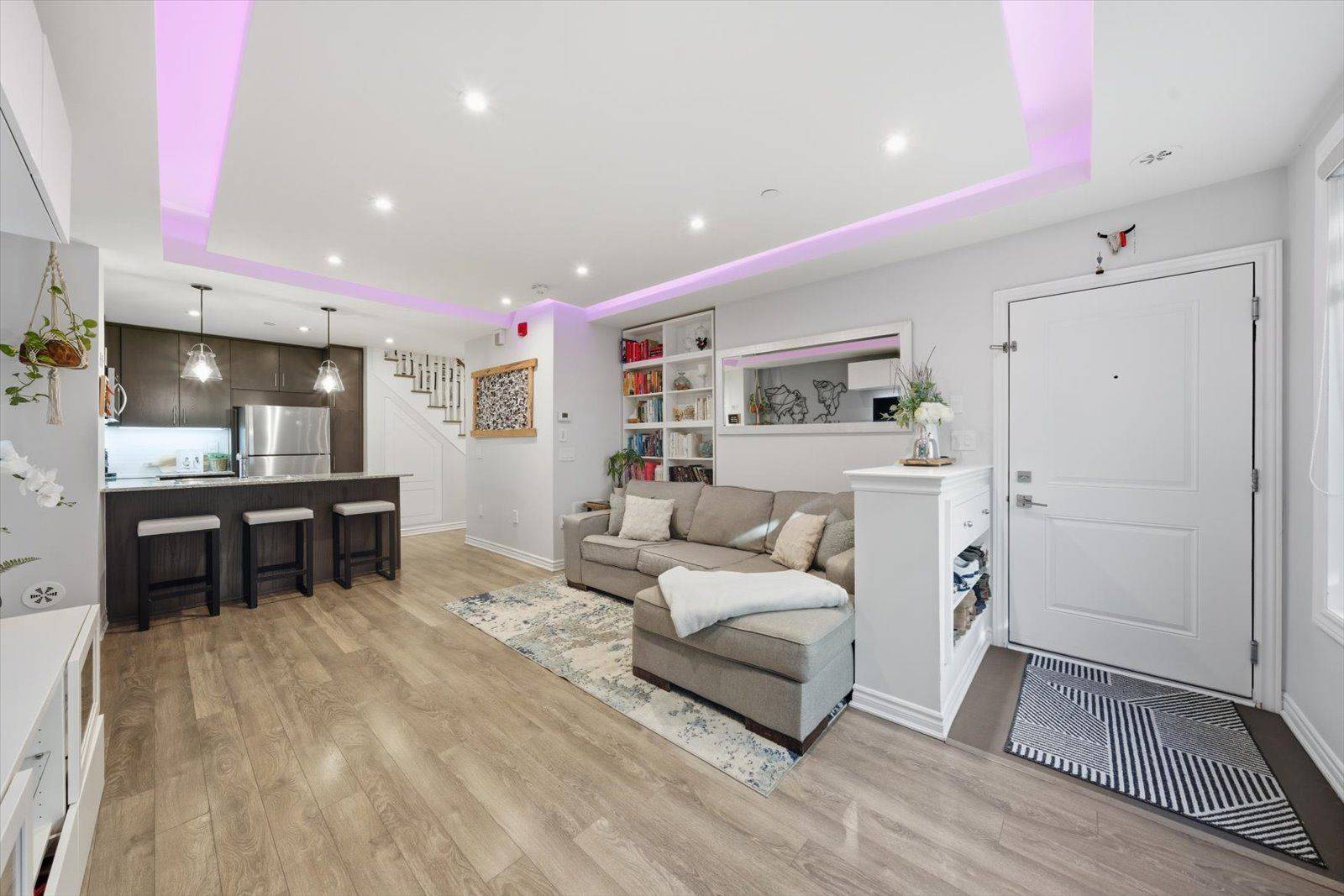 Toronto W06, ON M8W 0B9,95 Eastwood Park GDNS #21