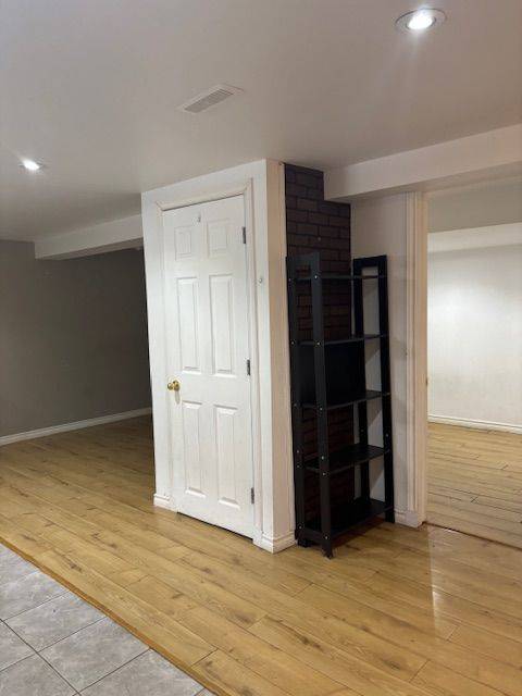 Toronto W09, ON M9R 3V3,118 Redgrave DR #Lower