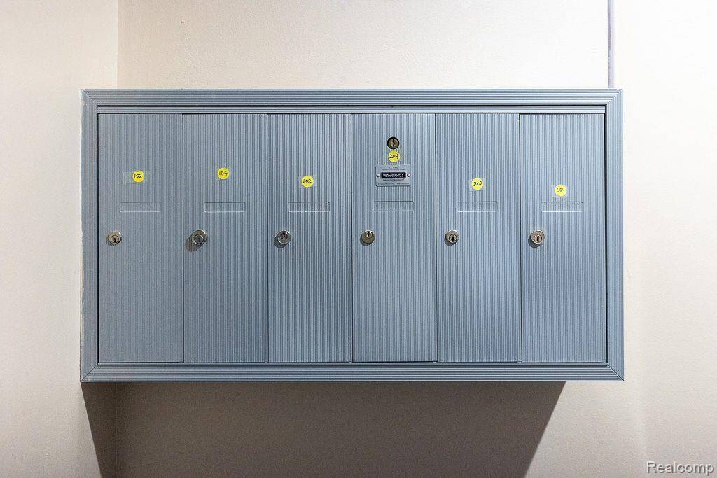 Wayne, MI 48184,35390 VAN BORN RD ##303