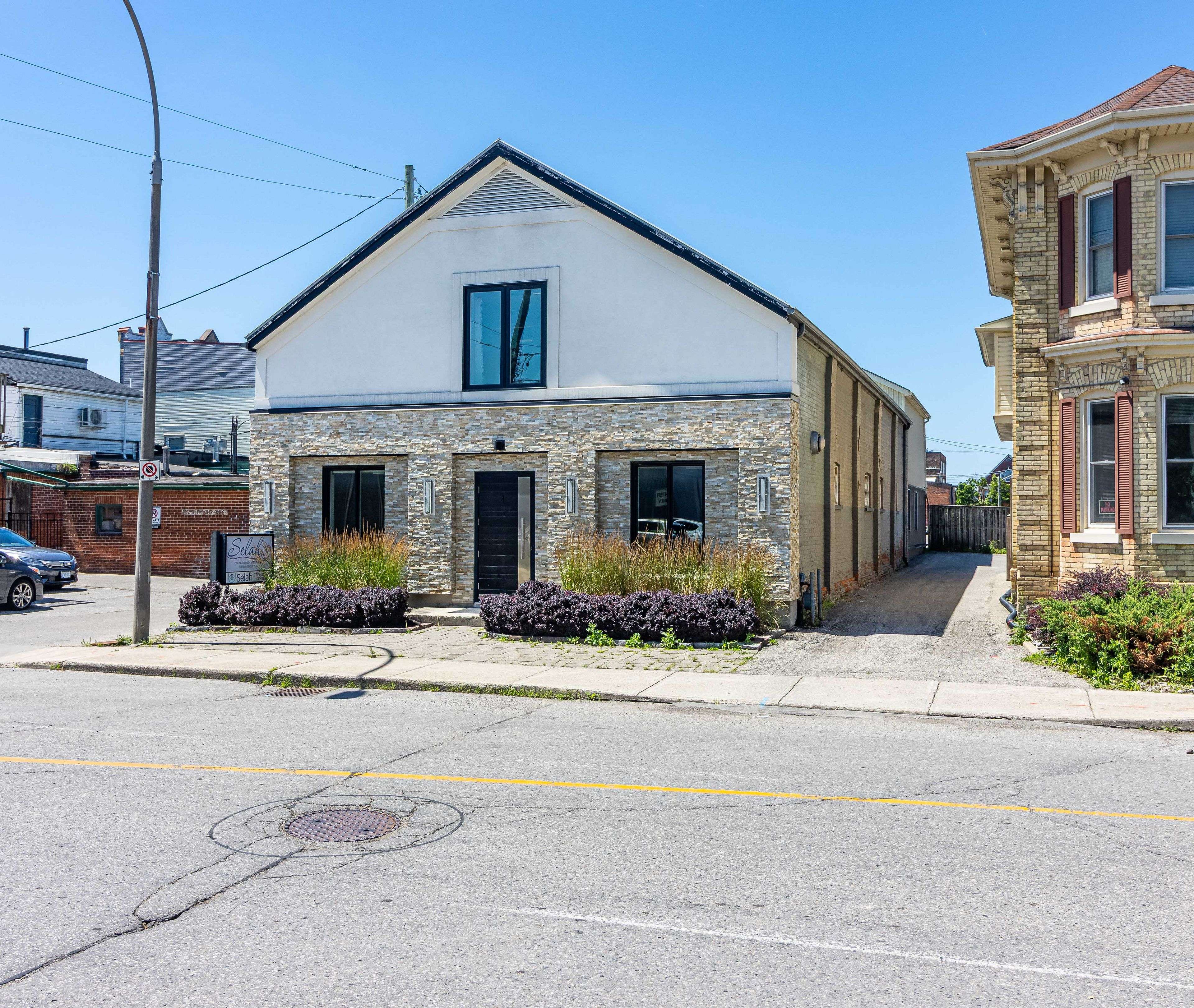 Woodstock, ON N4S 6P1,5 Wellington ST N