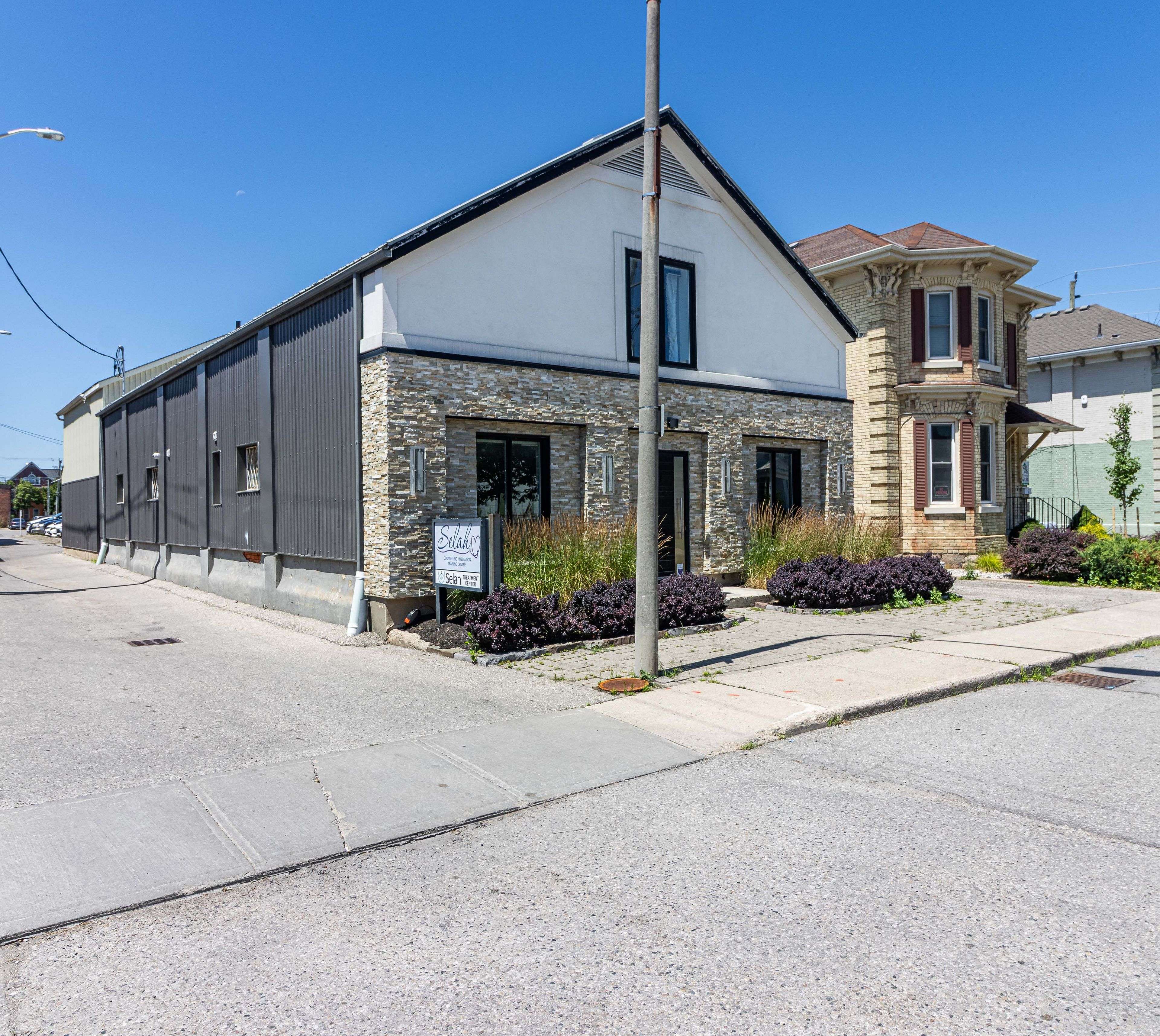 Woodstock, ON N4S 6P1,5 Wellington ST N