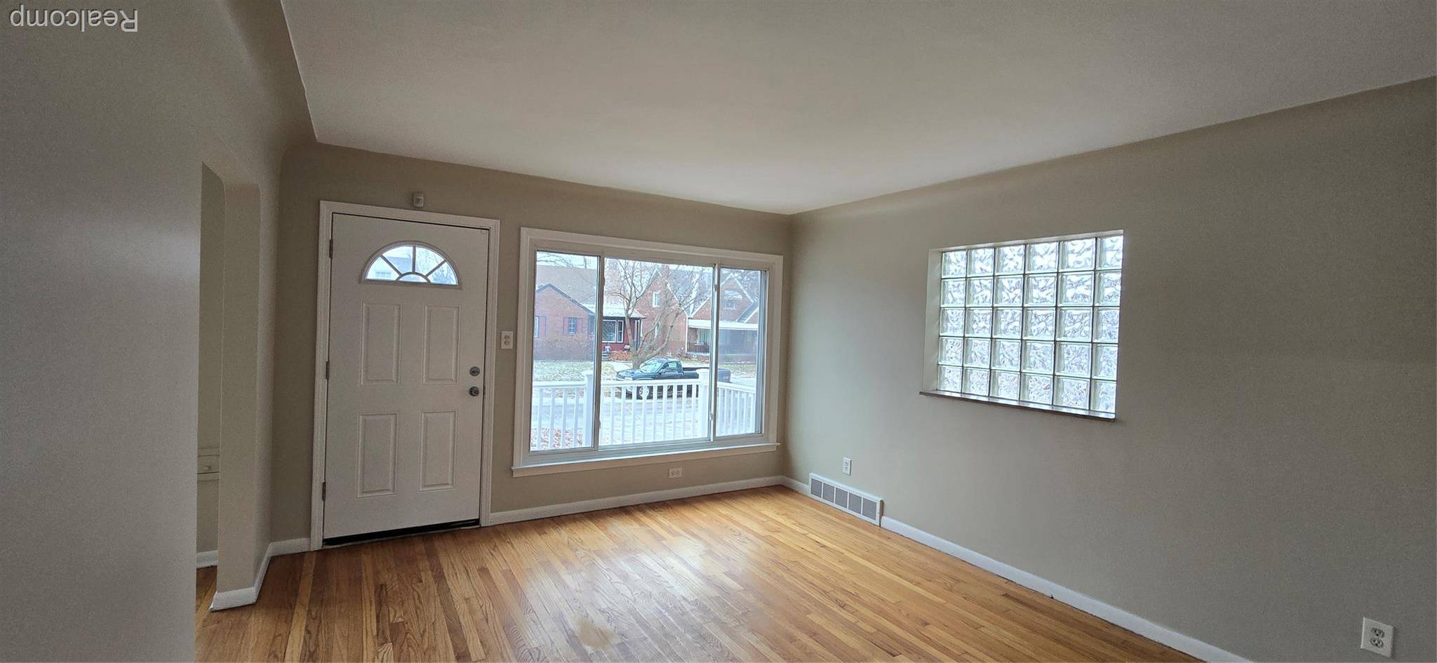 Dearborn Heights, MI 48127,8669 Grayfield ST