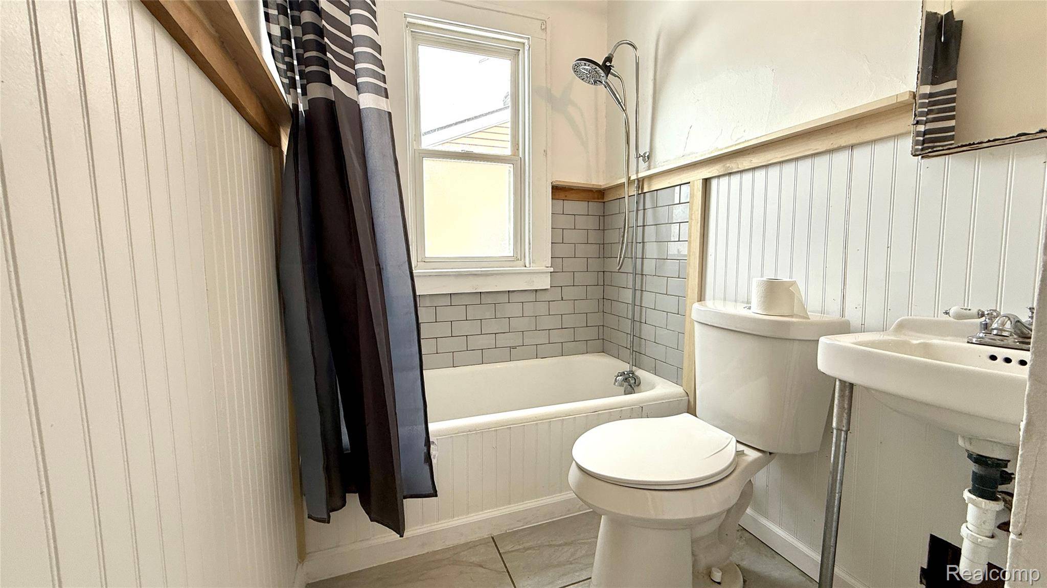 Pontiac, MI 48340,98 E New York AVE