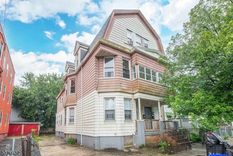 Newark City, NJ 07108,464 Avon Ave