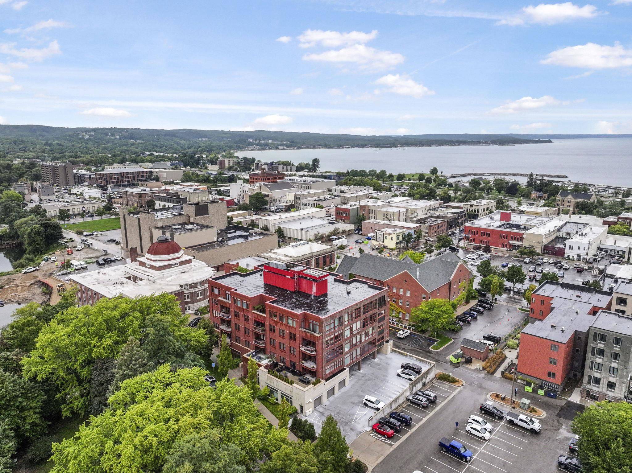 Traverse City, MI 49684,215 Washington ST